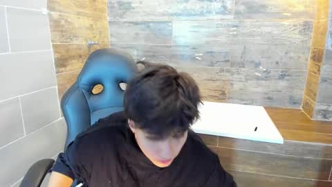 Snapshot of bryce_evans chatting on February 23, 2025, 3:29 pm B R Y C E  online show from February 23, 2025, 3:29 pm