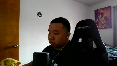 buffsexyman24 online show from February 20, 2026, 5:02 pm