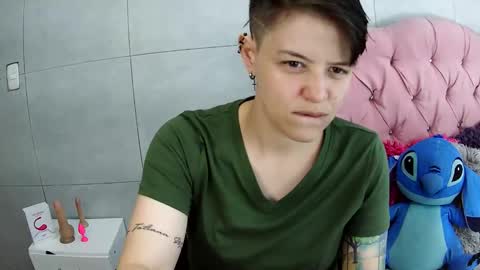 Snapshot of bug2025 chatting on November 12, 2025, 2:34 am bug2025 online show from November 12, 2025, 2:34 am