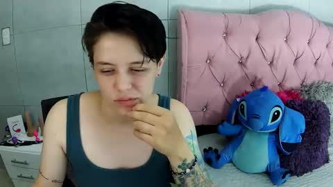 Snapshot of bug2025 chatting on December 18, 2025, 1:44 am bug2025 online show from December 18, 2025, 1:44 am