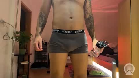 Snapshot of builttotemp chatting on November 4, 2025, 9:47 pm builttotemp online show from November 4, 2025, 9:47 pm