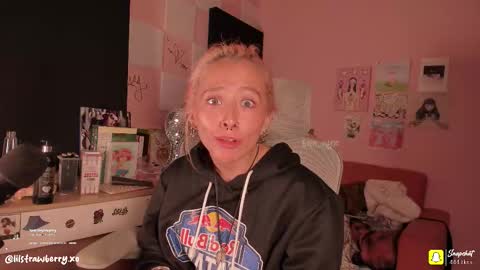 Snapshot of bun_nyx chatting on October 4, 2025, 3:04 am        online show from October 4, 2025, 3:04 am