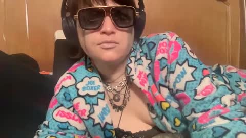 Snapshot of bunbunninjaz chatting on January 5, 2025, 3:13 pm bunbunninjaz online show from January 5, 2025, 3:13 pm