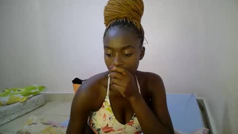 Snapshot of bunny_bliss1 chatting on May 7, 2026, 5:02 am bunny_bliss1 online show from May 7, 2026, 5:02 am