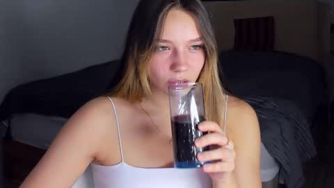 Alice online show from November 1, 2025, 7:49 pm