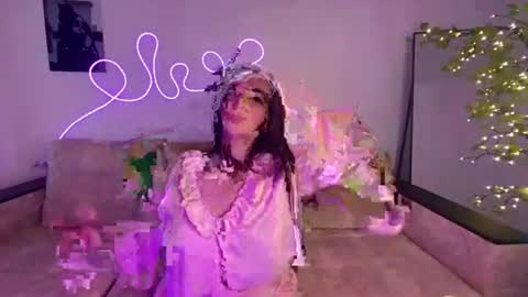 Snapshot of bunny_molly1 chatting on July 7, 2026, 9:35 am Molly online show from July 7, 2026, 9:35 am