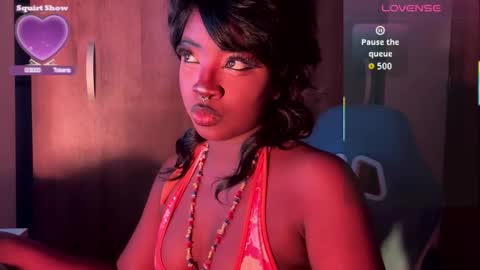 Snapshot of bunny_secrets chatting on October 2, 2025, 3:24 am Isa online show from October 2, 2025, 3:24 am