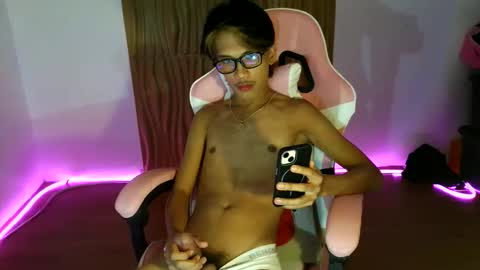 Snapshot of burger_kingxxx chatting on January 10, 2026, 12:12 am burger_kingxxx online show from January 10, 2026, 12:12 am