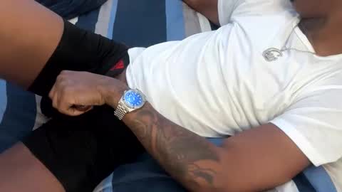 burgerboy06 online show from February 19, 2025, 1:17 pm