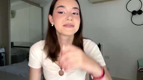 Snapshot of burmahimes chatting on February 18, 2026, 7:48 am Nica online show from February 18, 2026, 7:48 am