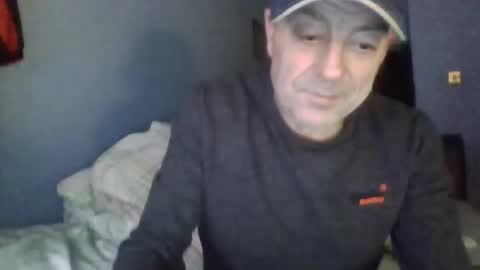 burnleyguy1977 online show from April 5, 2026, 1:36 am