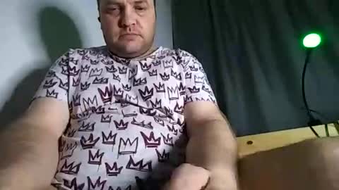 Snapshot of bury703709 chatting on February 16, 2025, 9:48 pm Creazy dad online show from February 16, 2025, 9:48 pm