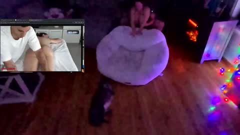 busy40somethingcpl online show from November 26, 2025, 4:46 am