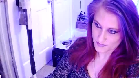 busybee83 online show from October 27, 2025, 6:45 pm