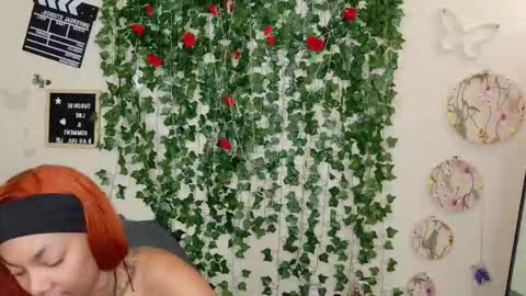 butterfly booty online show from November 24, 2025, 1:33 pm