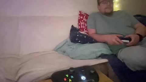 Snapshot of buzzndizzy chatting on December 18, 2025, 1:00 am buzzndizzy online show from December 18, 2025, 1:00 am