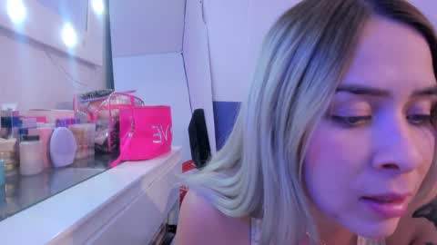 Snapshot of byanca_winklar chatting on December 8, 2024, 4:28 pm online show from December 8, 2024, 4:28 pm