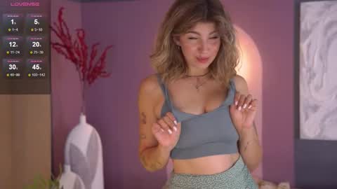 Kira online show from September 17, 2025, 3:14 pm