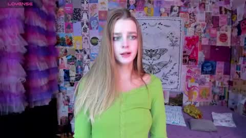 Emily  online show from October 17, 2025, 1:46 pm