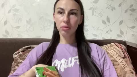 Anna online show from November 3, 2025, 7:26 pm