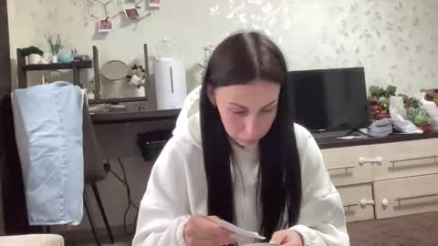 Anna online show from April 8, 2026, 10:48 am