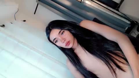 Snapshot of call_me_nina chatting on June 5, 2026, 6:52 am call_me_nina online show from June 5, 2026, 6:52 am