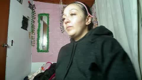 Snapshot of callme_lolas chatting on June 3, 2026, 2:47 am paula online show from June 3, 2026, 2:47 am