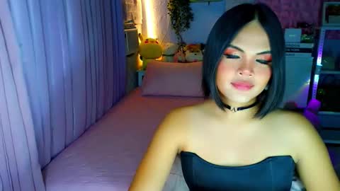 Snapshot of callme_mia chatting on February 8, 2026, 5:11 am Mia online show from February 8, 2026, 5:11 am