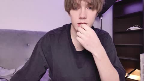 Snapshot of callmenineoneseven chatting on October 19, 2025, 9:32 am Nick online show from October 19, 2025, 9:32 am