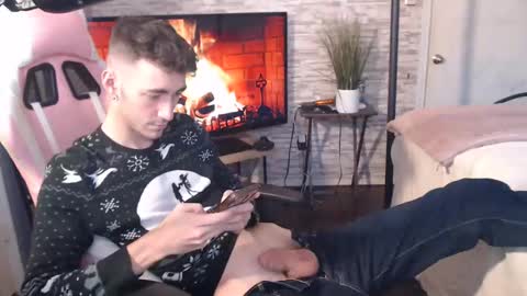 Snapshot of calvin_tanner chatting on December 21, 2024, 8:32 pm calvin_tanner online show from December 21, 2024, 8:32 pm