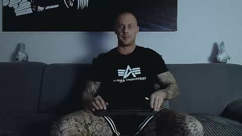 Calvin  online show from December 2, 2025, 11:00 pm