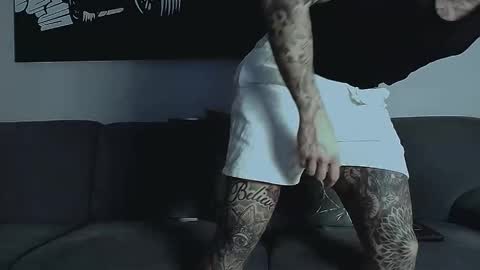 Calvin  online show from December 17, 2025, 11:55 pm