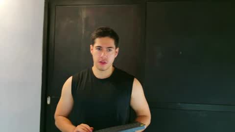 camara110 online show from January 17, 2025, 2:29 am