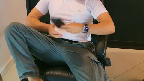 camara110 online show from January 24, 2025, 9:37 pm