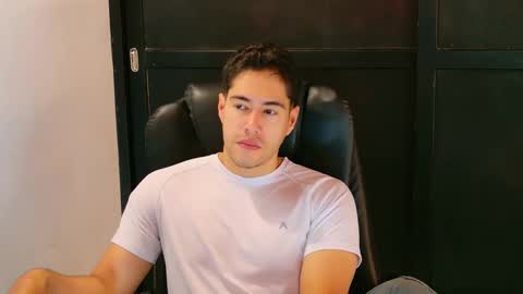 camara110 online show from January 25, 2025, 3:19 am