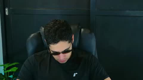 camara110 online show from February 16, 2025, 6:43 pm