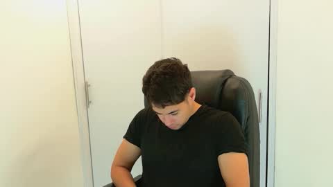 camara110 online show from December 21, 2025, 3:57 am