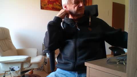 camcologne online show from March 18, 2026, 9:12 am