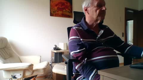 camcologne online show from April 10, 2026, 10:42 am