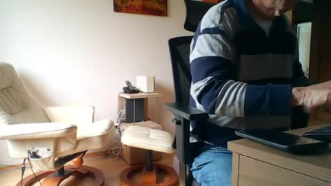 camcologne online show from April 12, 2026, 1:49 pm