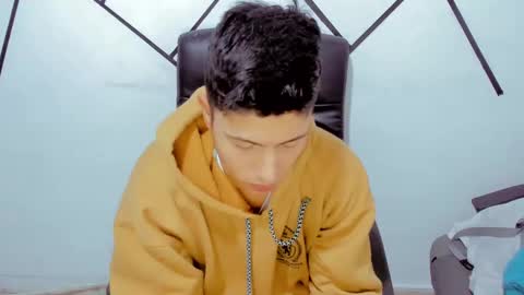 Snapshot of cameron_re chatting on February 2, 2025, 6:15 am cameron_re online show from February 2, 2025, 6:15 am