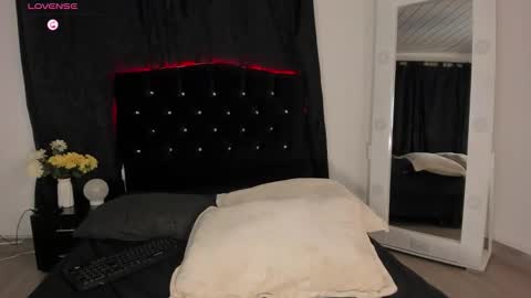 Camila cruz online show from March 9, 2026, 8:35 pm