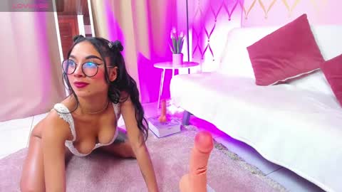 Snapshot of cami_evanns chatting on December 6, 2024, 3:30 am Camila online show from December 6, 2024, 3:30 am