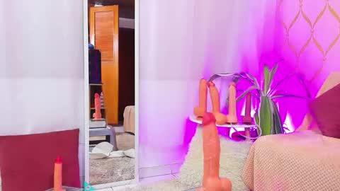 Snapshot of cami_evanns chatting on September 26, 2025, 5:44 am Camila online show from September 26, 2025, 5:44 am