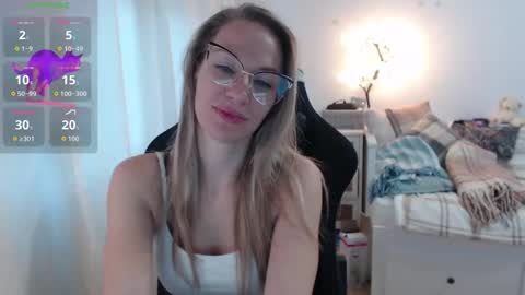 camie_peach online show from October 24, 2025, 3:19 pm