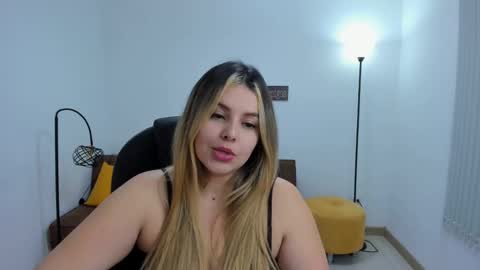 Camila online show from February 9, 2025, 7:05 am