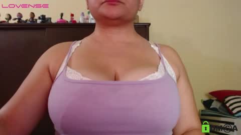 Snapshot of camiilahotxxx chatting on December 12, 2024, 9:04 pm Camila online show from December 12, 2024, 9:04 pm