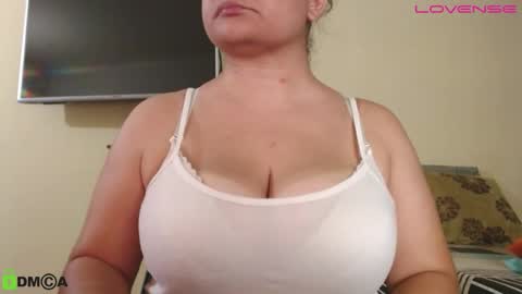 Snapshot of camiilahotxxx chatting on September 20, 2025, 12:44 am Camila online show from September 20, 2025, 12:44 am