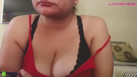 Snapshot of camiilahotxxx chatting on October 21, 2025, 2:40 pm Camila online show from October 21, 2025, 2:40 pm