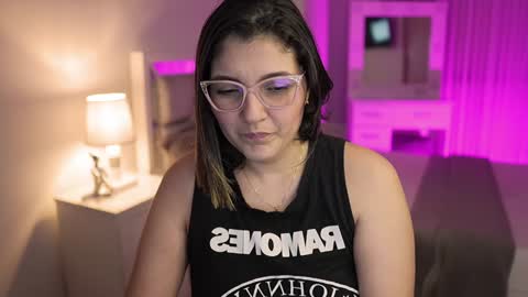 Snapshot of camila_buitrago chatting on December 15, 2024, 1:57 am Camila buitrago online show from December 15, 2024, 1:57 am